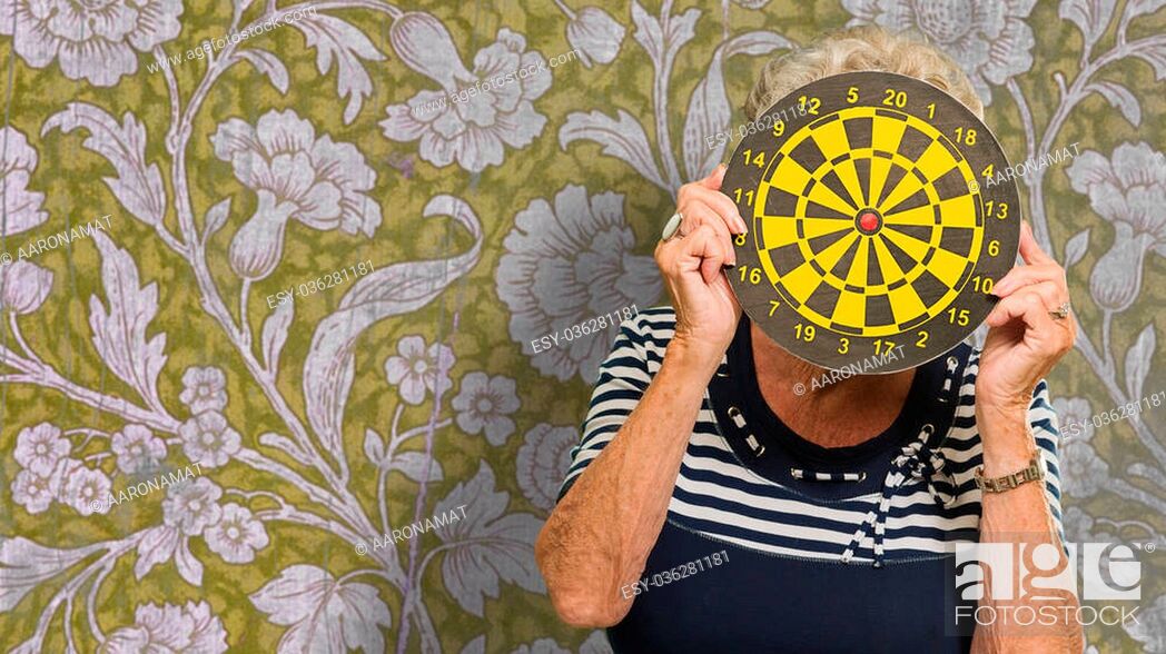Woman Hiding Her Face With Dart Board On Wallpaper - Darts - HD Wallpaper 