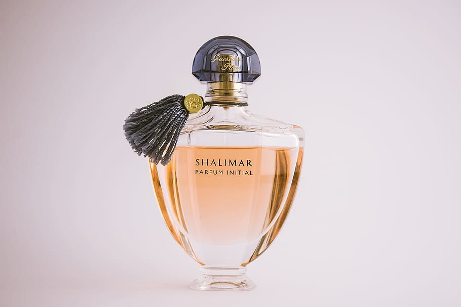 French Perfume - HD Wallpaper 