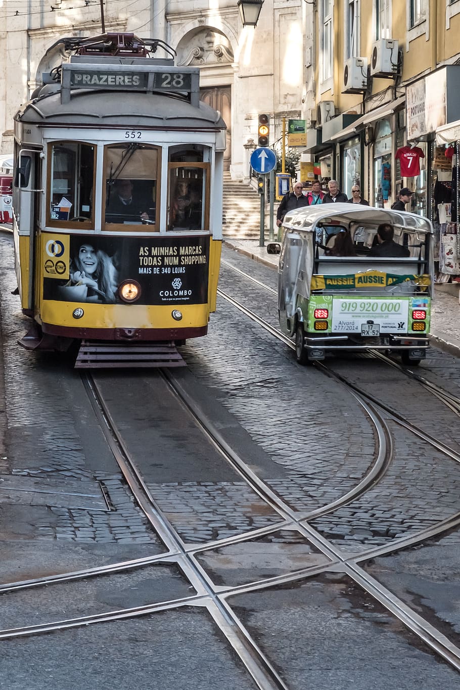 Portugal, Lisbon, Tram, Classic, Vias, Street, Traffic - Cable Car - HD Wallpaper 