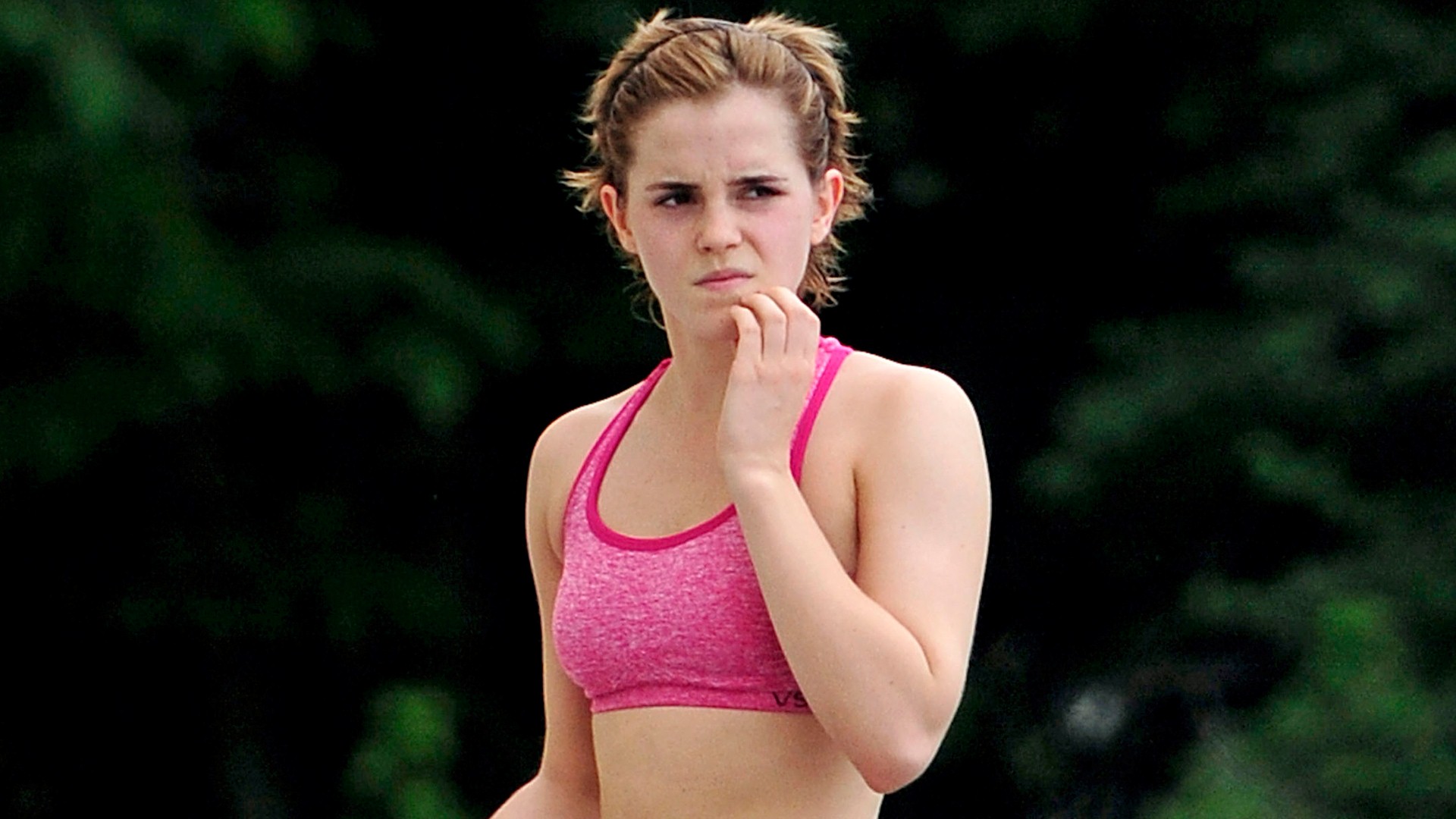 Sexy Look Of Emma Watson In Sports Bra Photo Actress - Emma Watson Hot - HD Wallpaper 