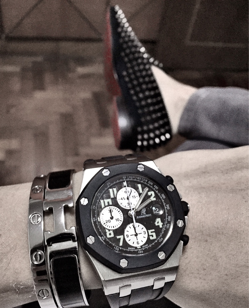 Analog Watch - HD Wallpaper 