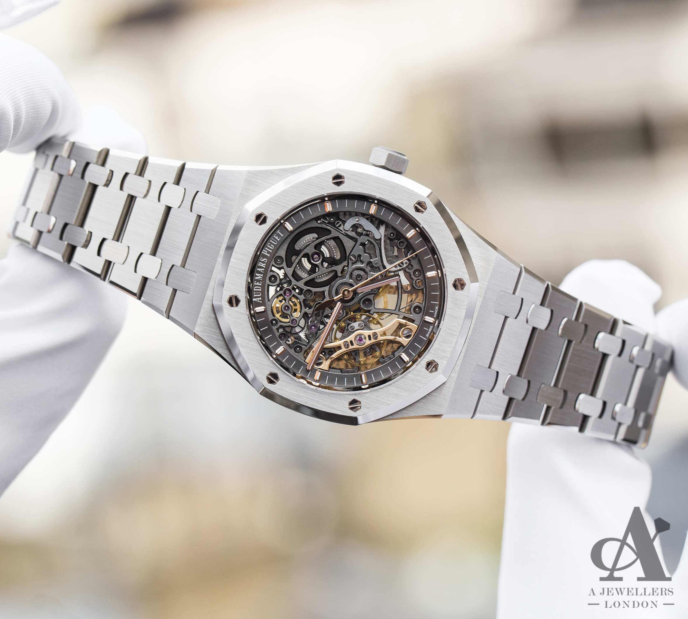 Analog Watch - HD Wallpaper 