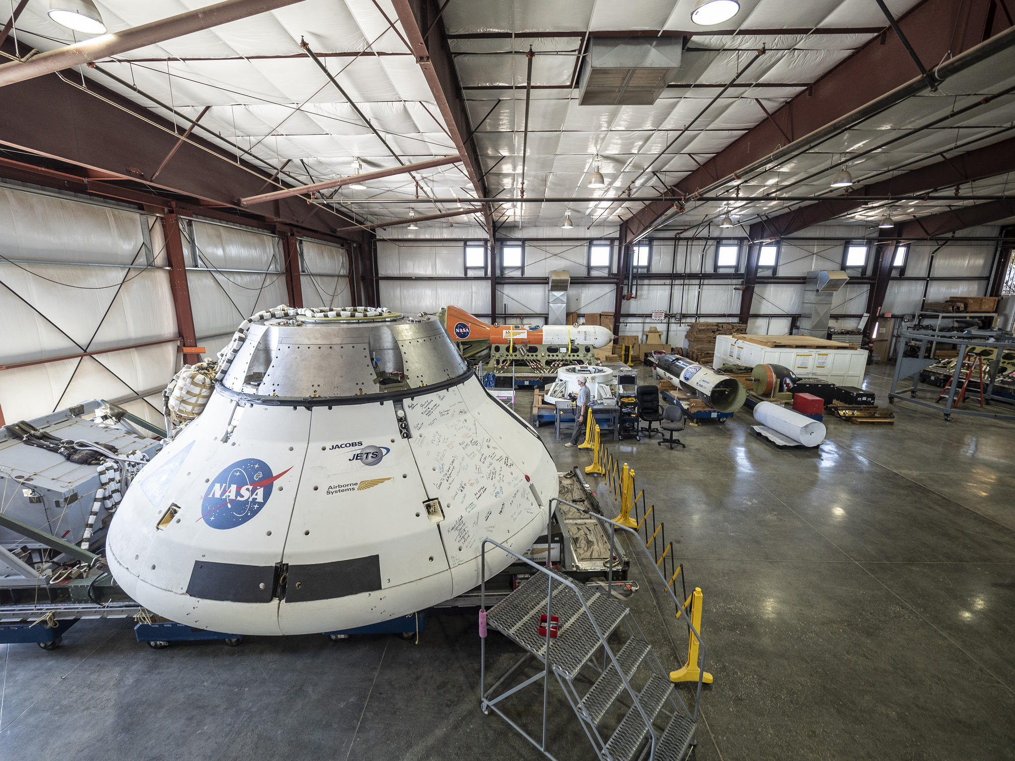 Orion Team Prepares The Parachute Test Vehicle For - Nasa Capsule - HD Wallpaper 