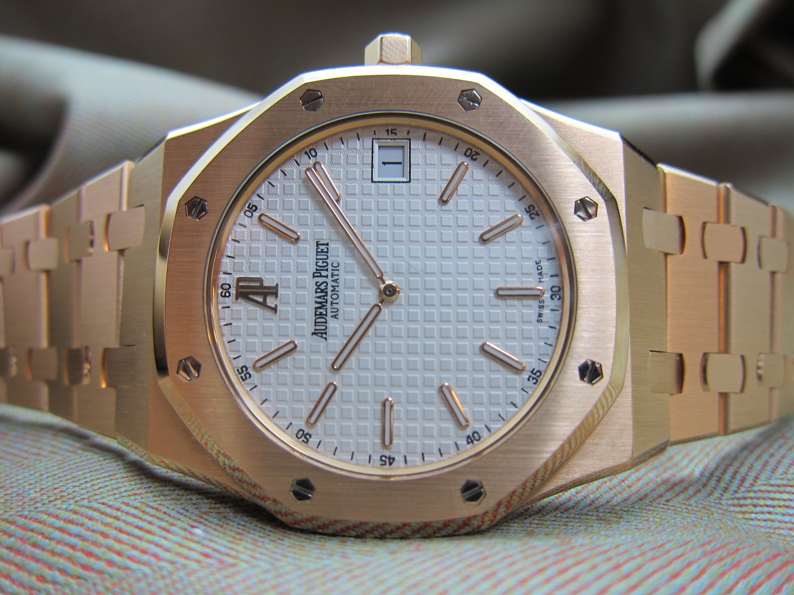 Audemars Piguet Royal Oak Jumbo Gold - HD Wallpaper 