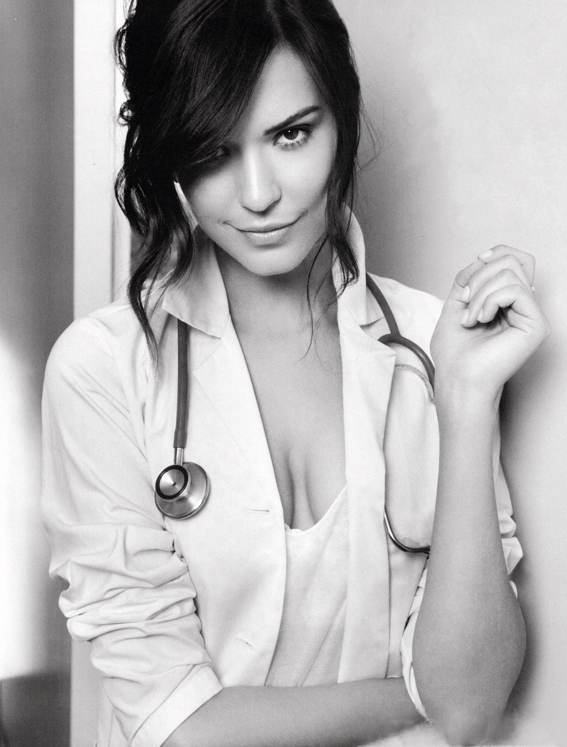 Wallpaper - Odette Annable Black And White - HD Wallpaper 