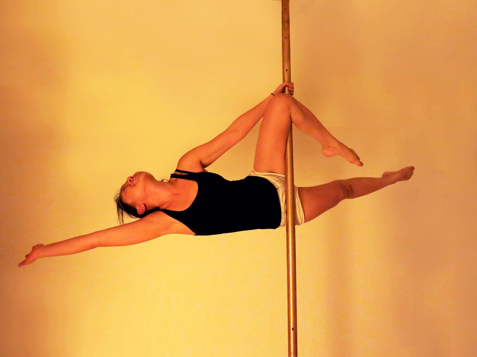 Acrobatics - HD Wallpaper 