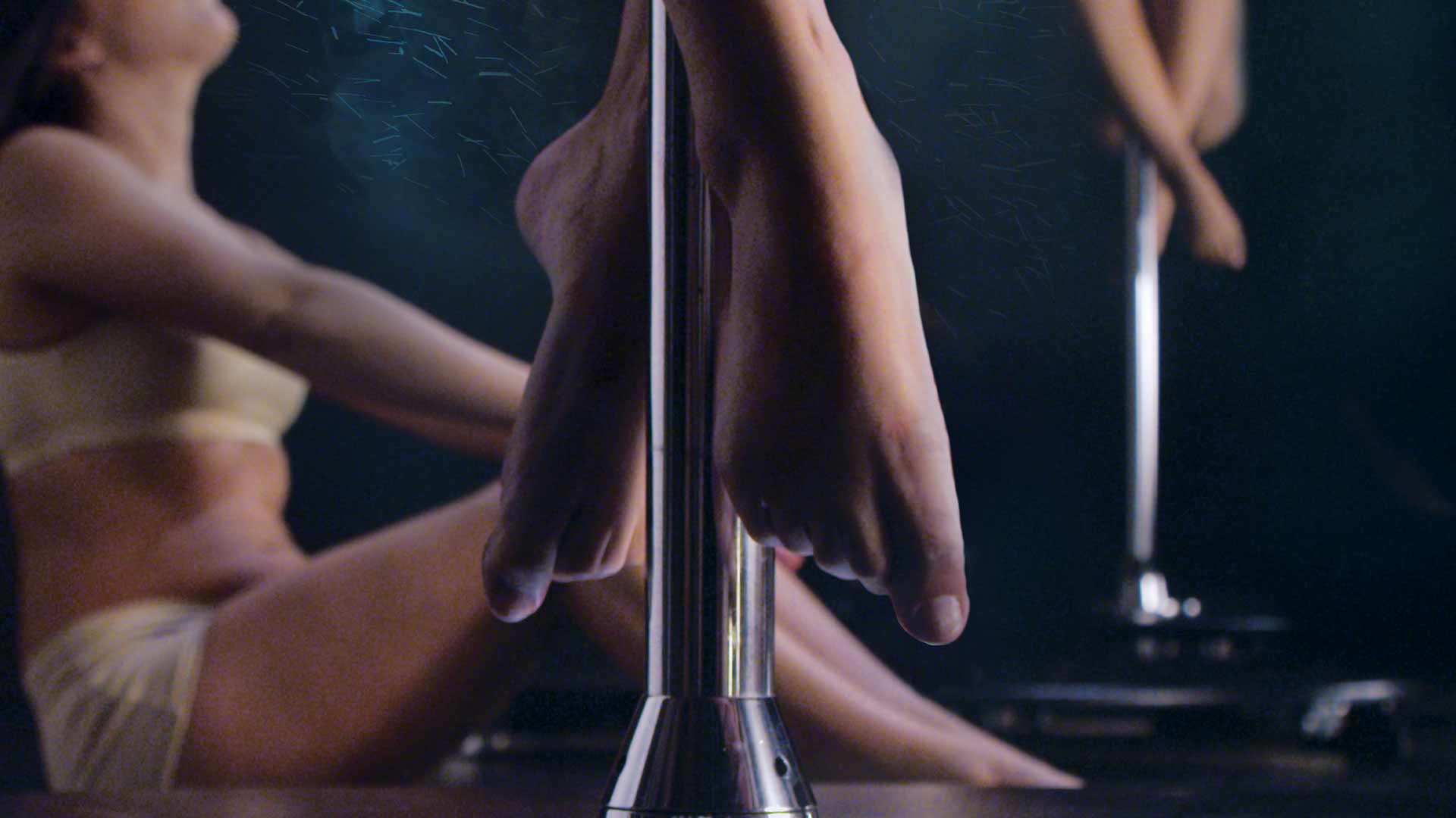 Pole Dance Wallpaper - Pole Contemporary - HD Wallpaper 