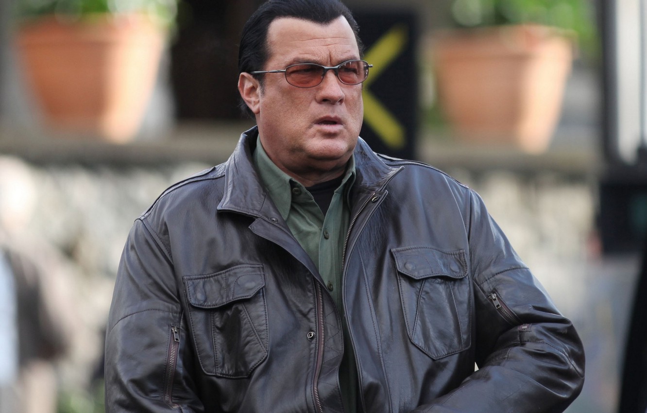 Photo Wallpaper Pose, Background, Actor, Actor, Background, - Steven Seagal - HD Wallpaper 