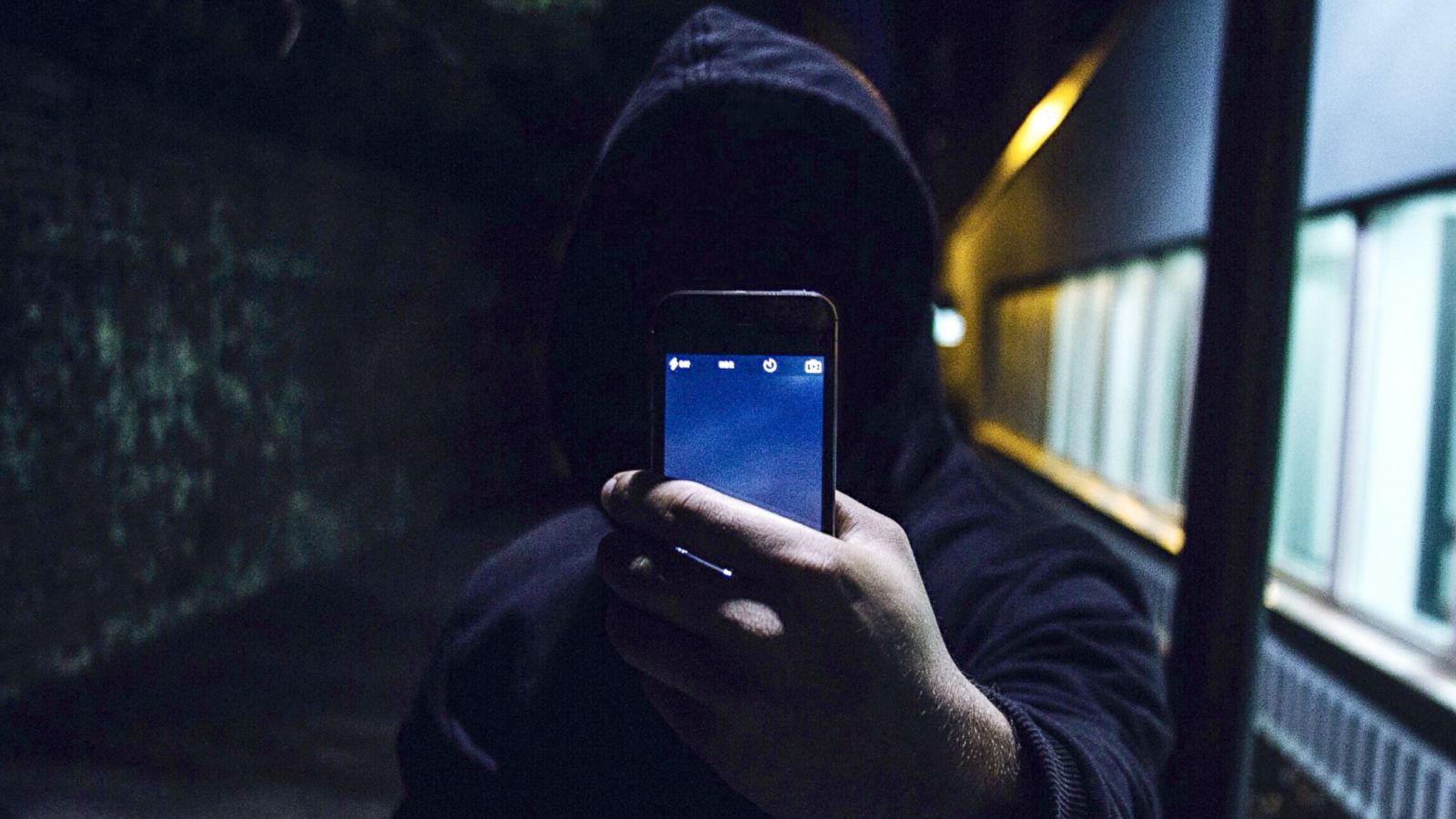 Smartphone Terrorists - HD Wallpaper 