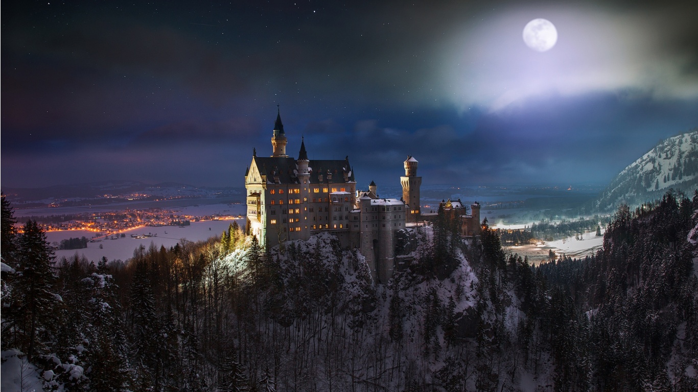 Neuschwanstein Castle Full Moon Night - Neuschwanstein Castle Wallpaper Night - HD Wallpaper 