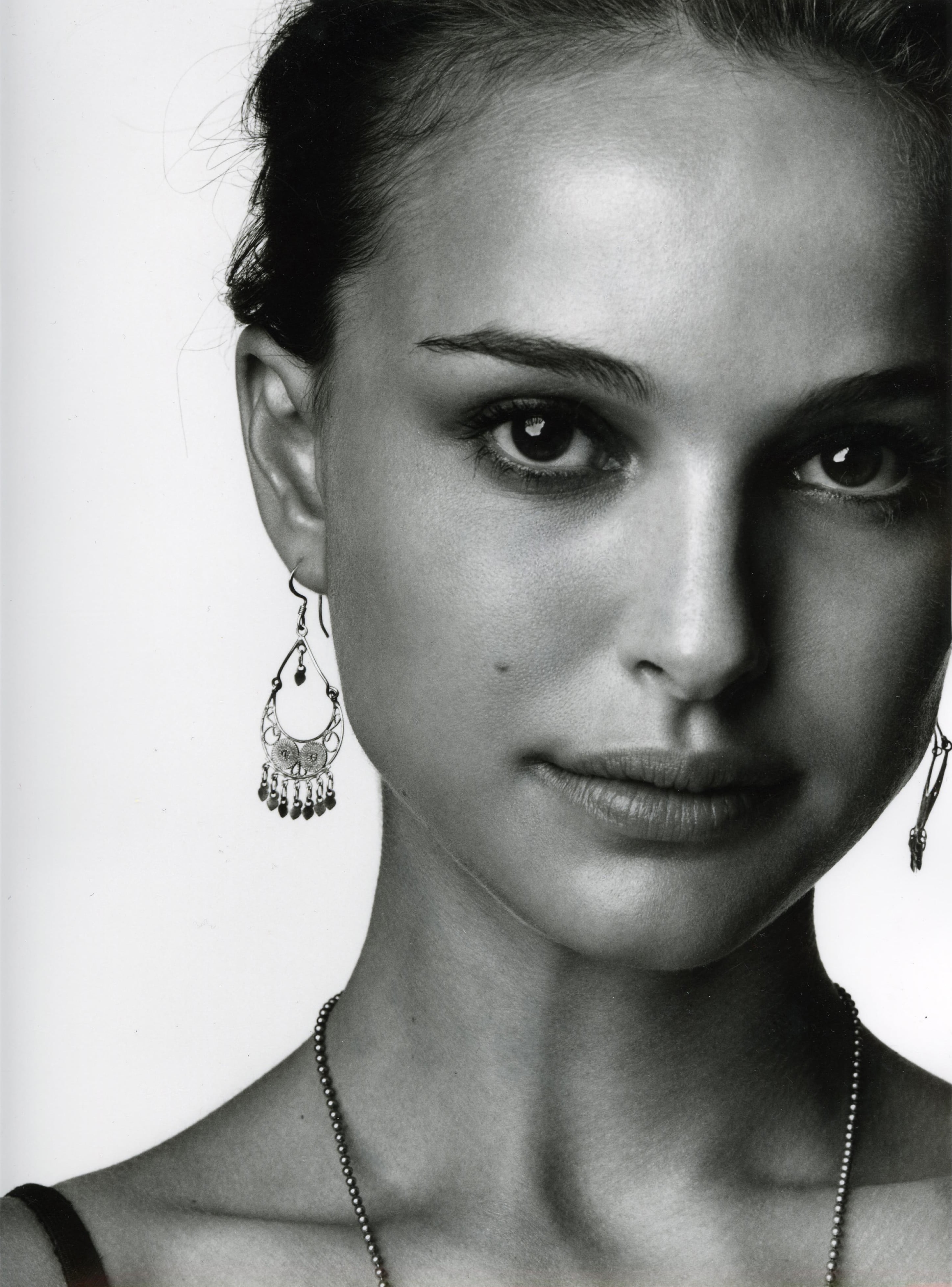 Natalie Portman Black And White Portrait - HD Wallpaper 