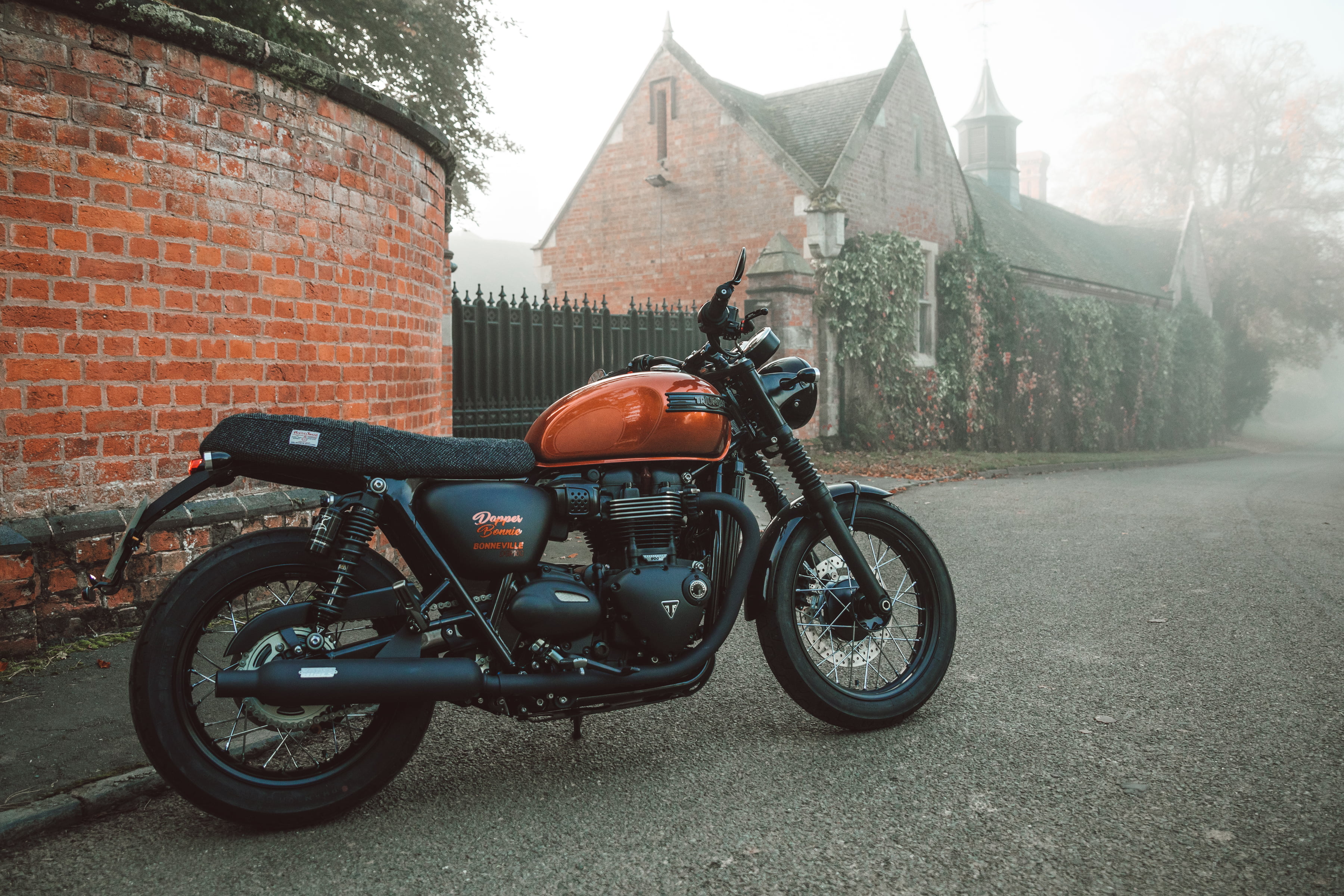 Triumph Bonneville - HD Wallpaper 