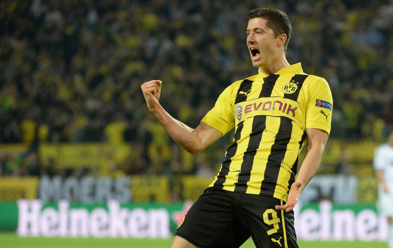 Robert Lewandowski Wallpaper - Robert Lewandowski Borussia Dortmund - HD Wallpaper 