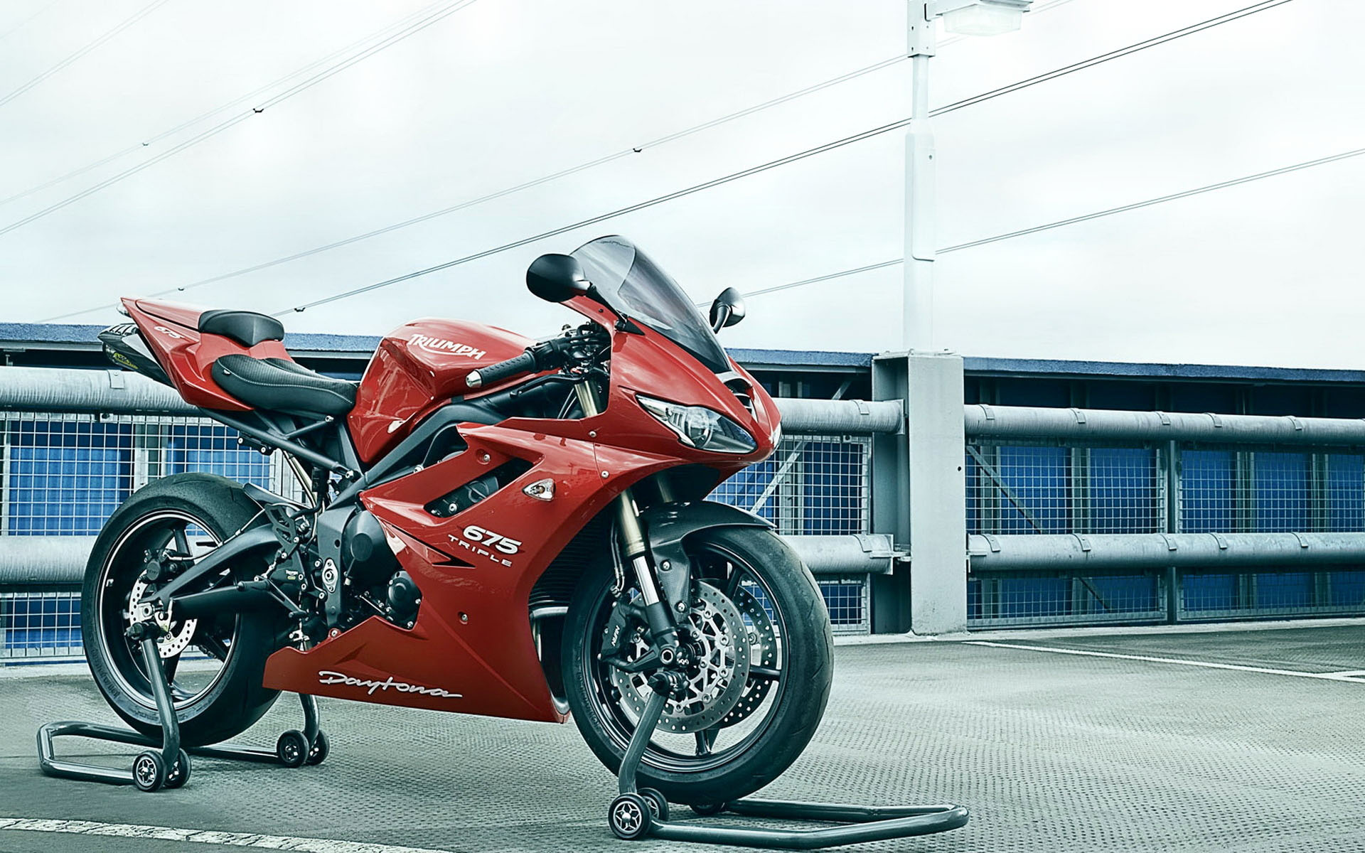 Triumph Daytona 675 2010 - HD Wallpaper 