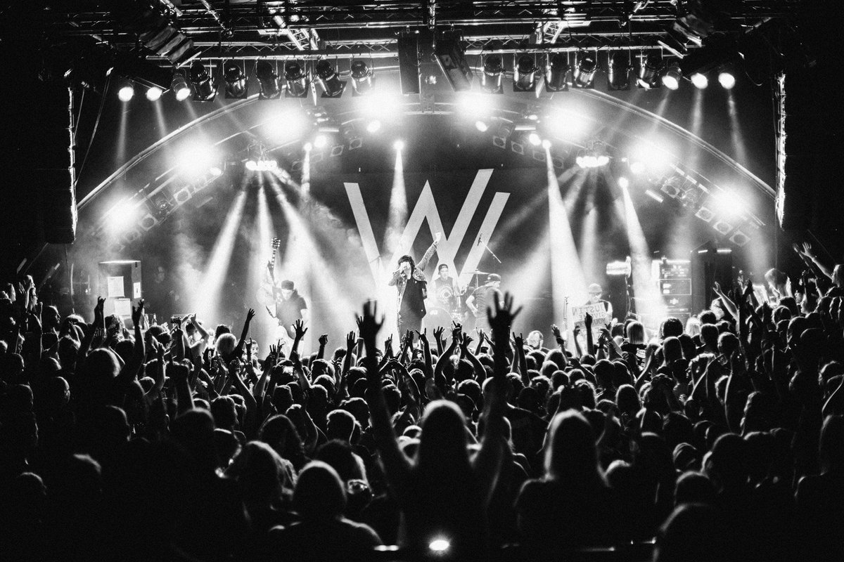 Sleeping With Sirens Wallpaper Gossip Concert - HD Wallpaper 