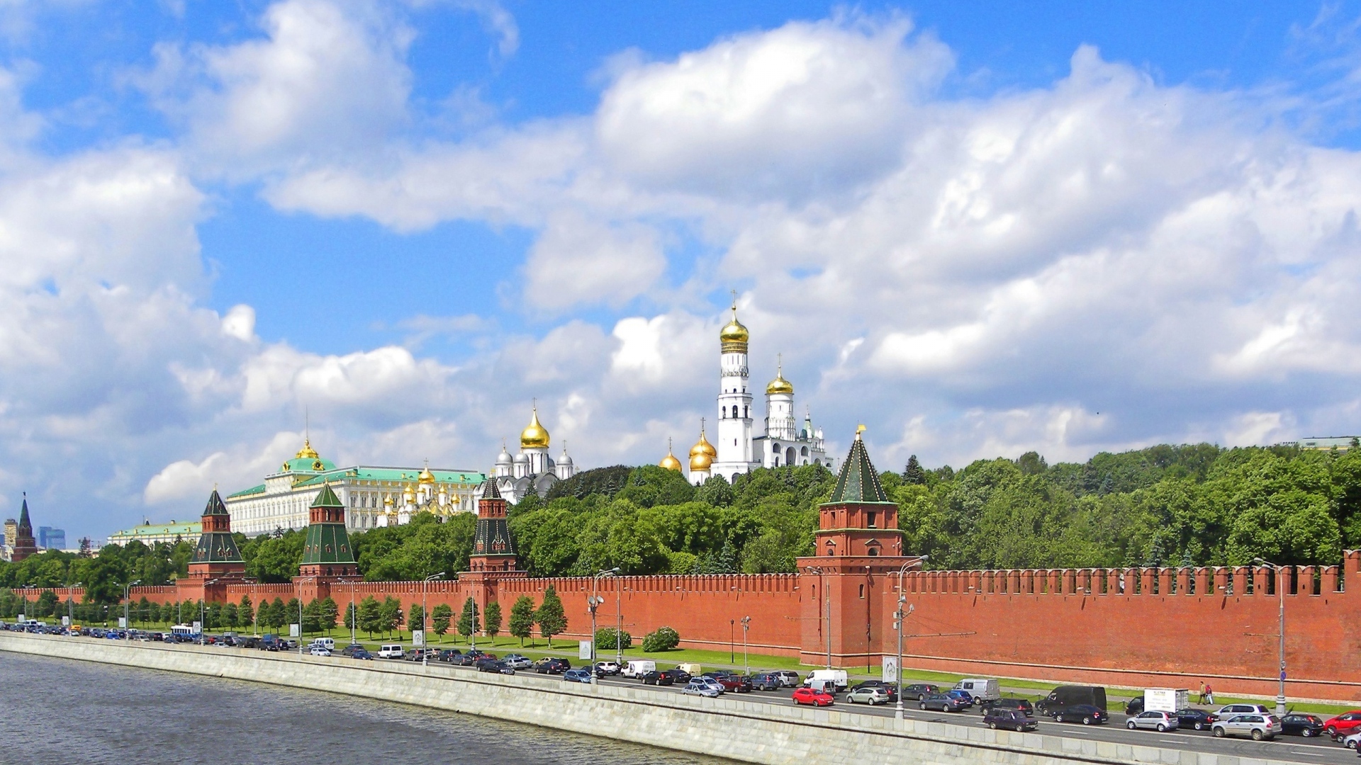Wallpaper Kremlin Wall River Tower Cathedral Moscow - World Champion Caucasian Shepherd - HD Wallpaper 