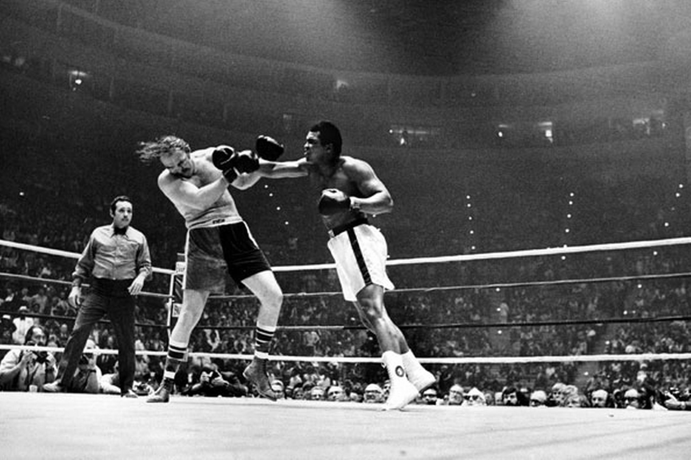 Muhammad Ali Wallpaper Images Muhammad Ali High Resolution 2197x1463 Wallpaper Teahub Io