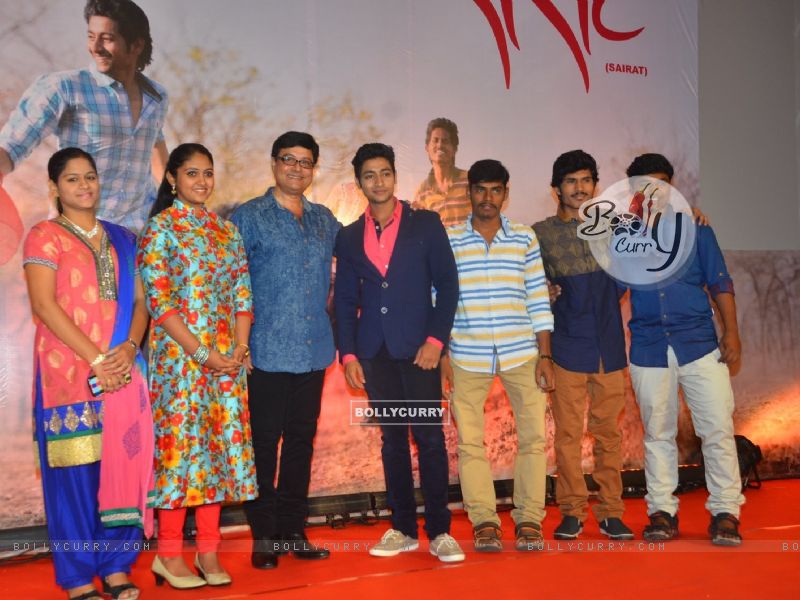 Rinku Rajguru, Sachin Pilgaonkar And Akash Thosar At - Award Ceremony - HD Wallpaper 