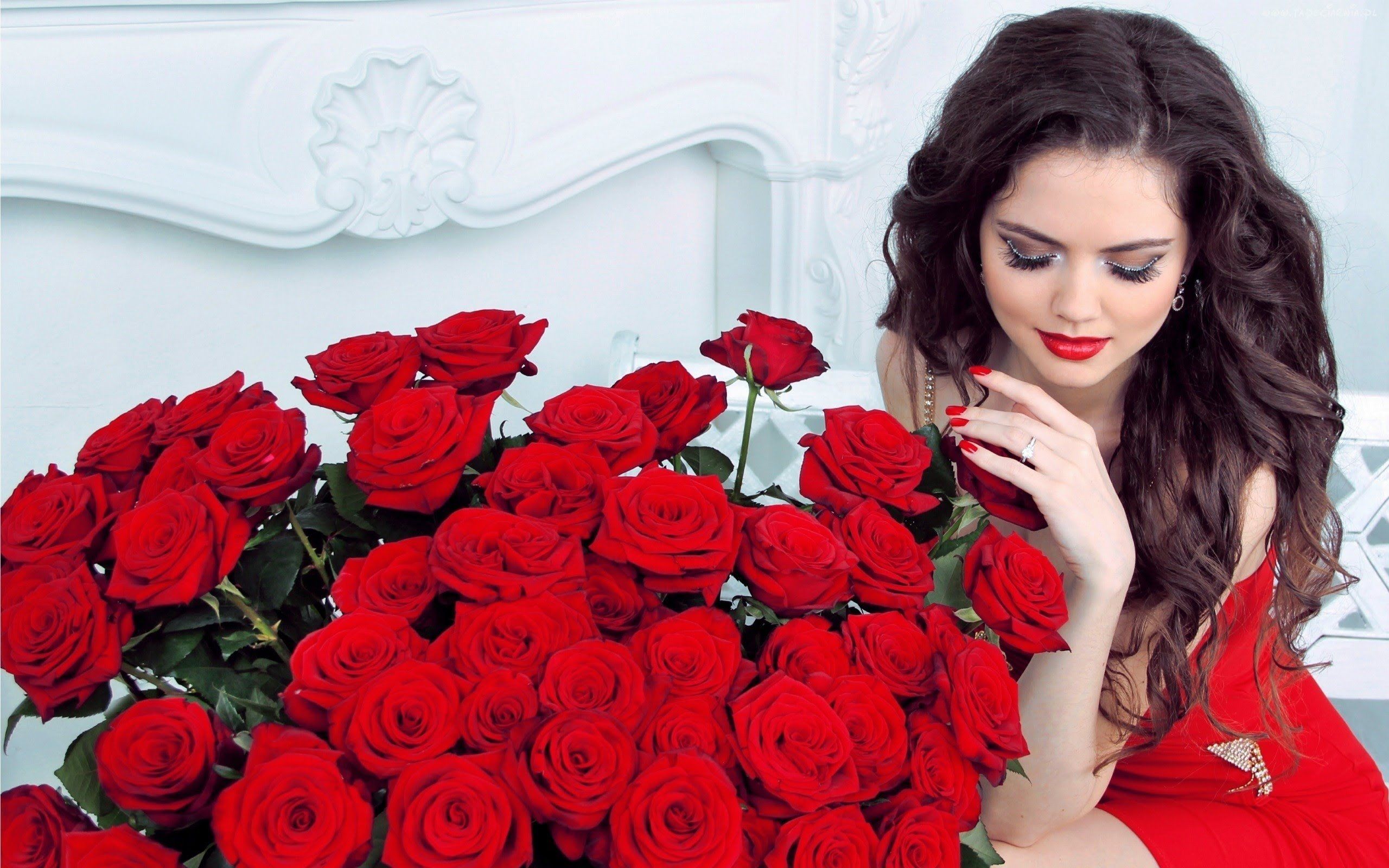Beautiful Girls With Roses - HD Wallpaper 