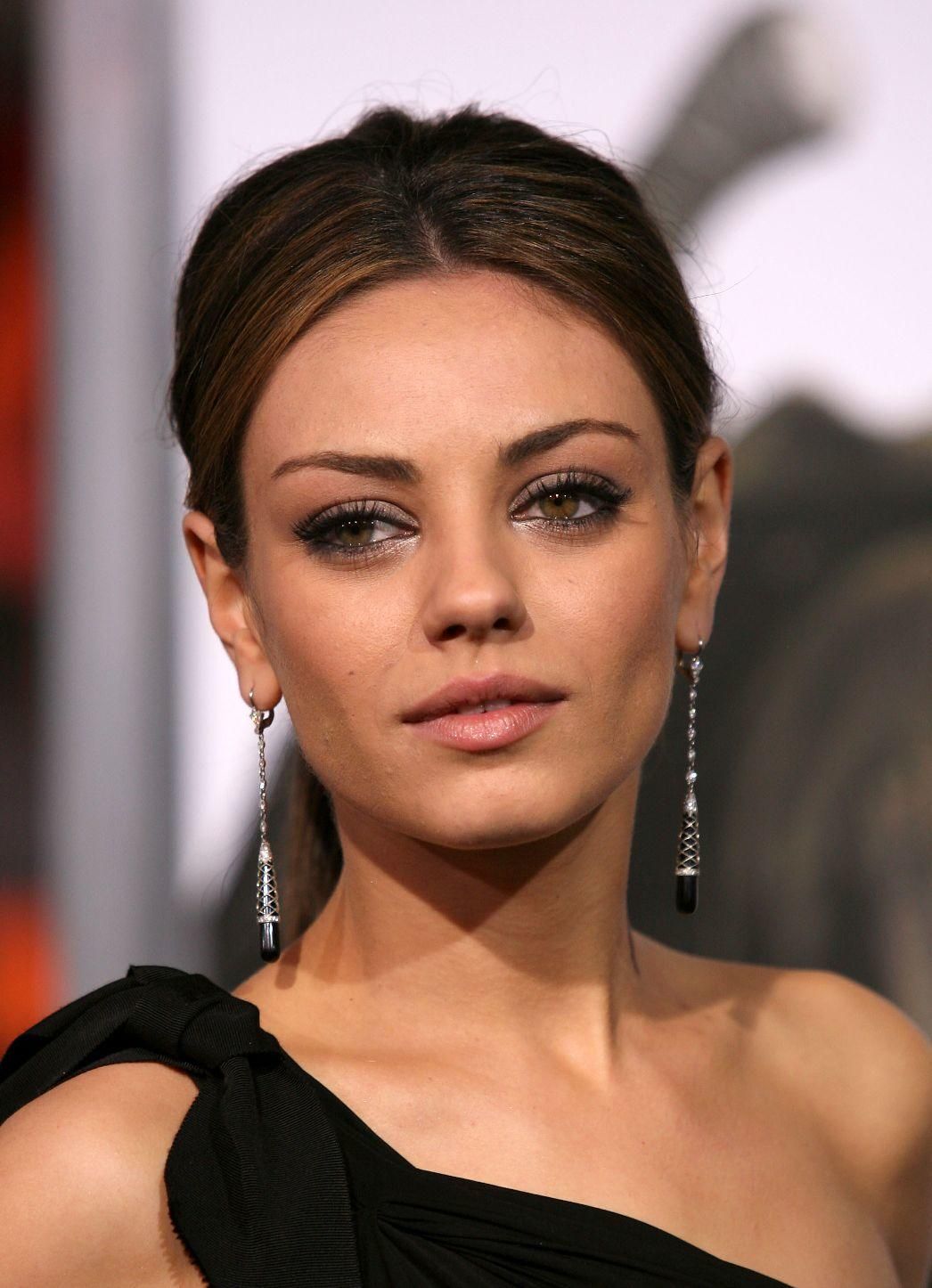 Mila Kunis Beautiful Face - HD Wallpaper 
