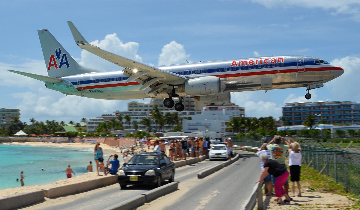 B737-800,b737ng, American Airlines, B737 American Airlines - American Airlines St Maarten - HD Wallpaper 