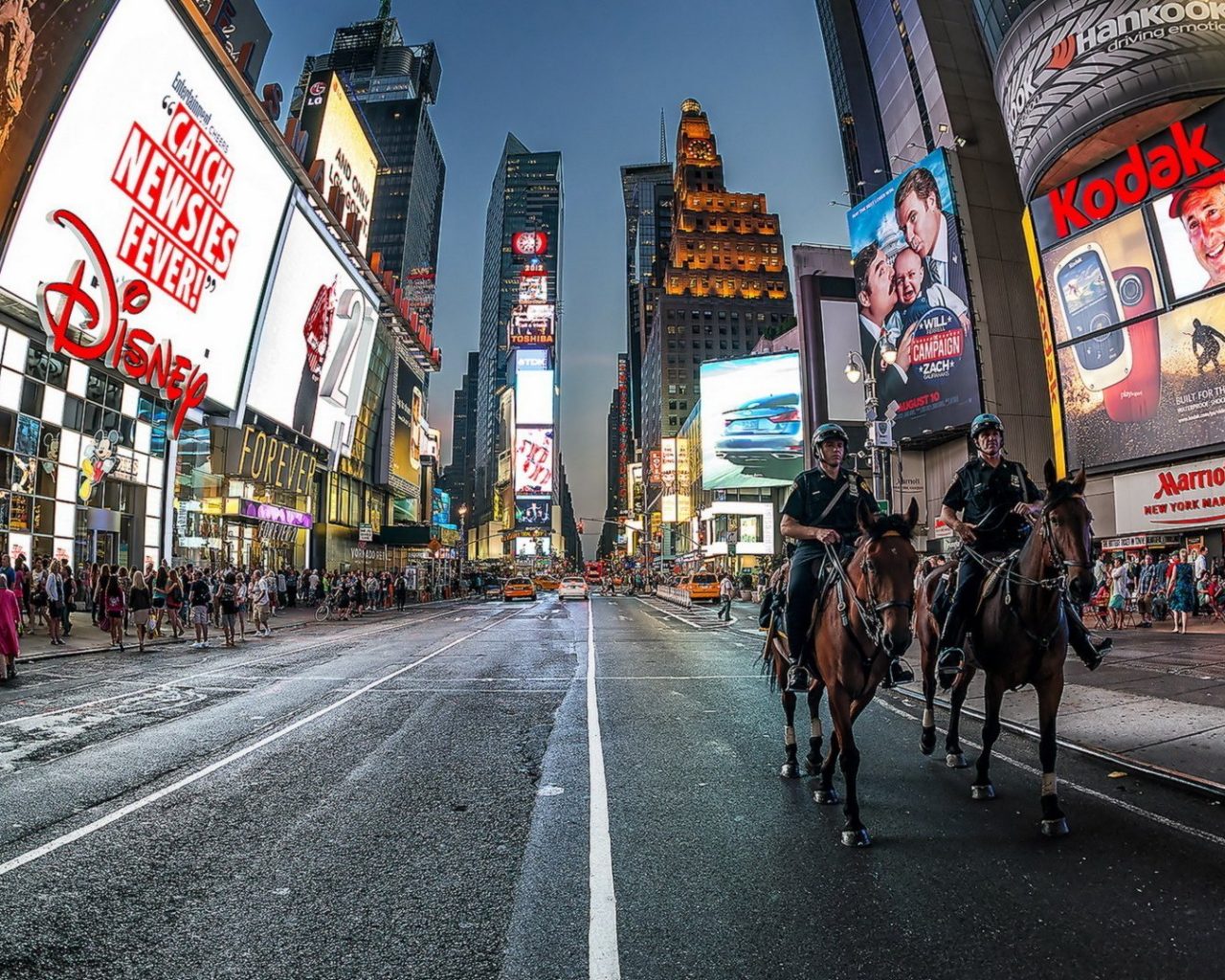 Hd Horses In The City - HD Wallpaper 