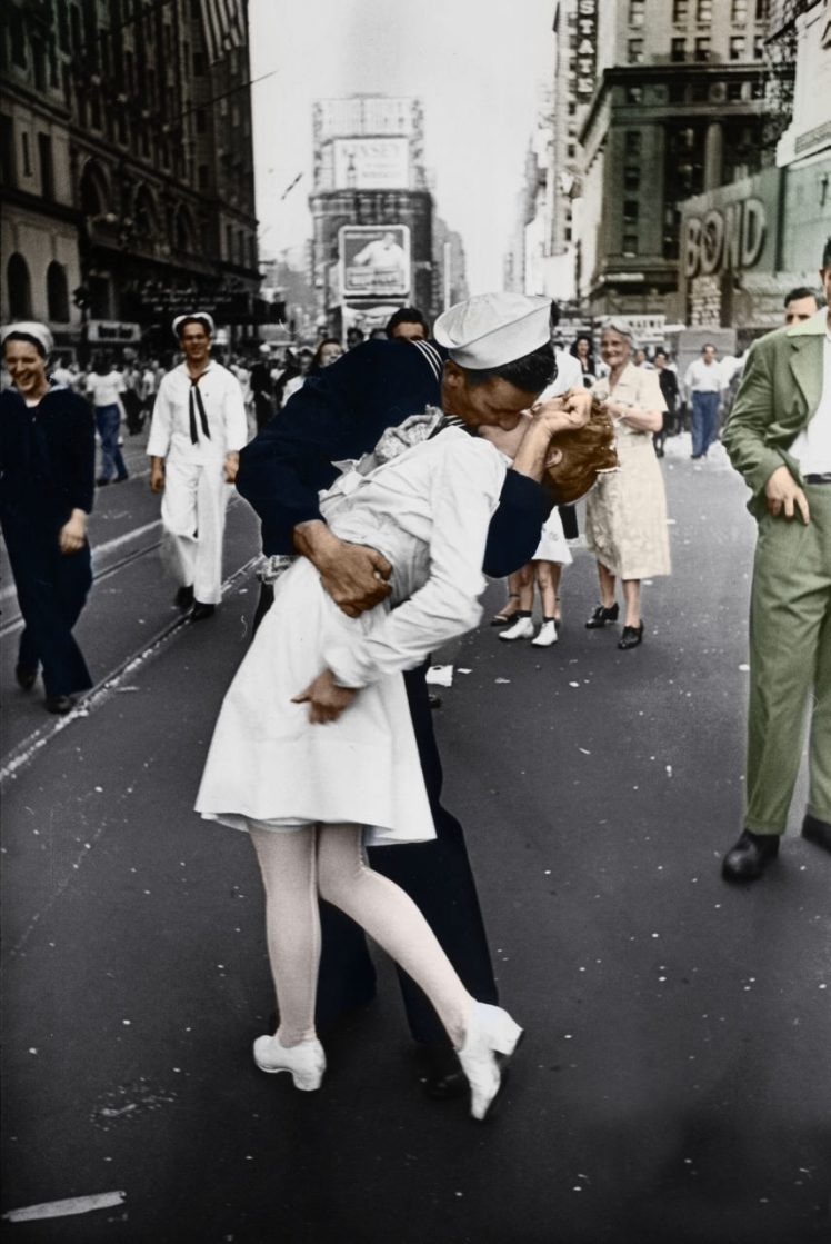 Vj Day Kiss - HD Wallpaper 