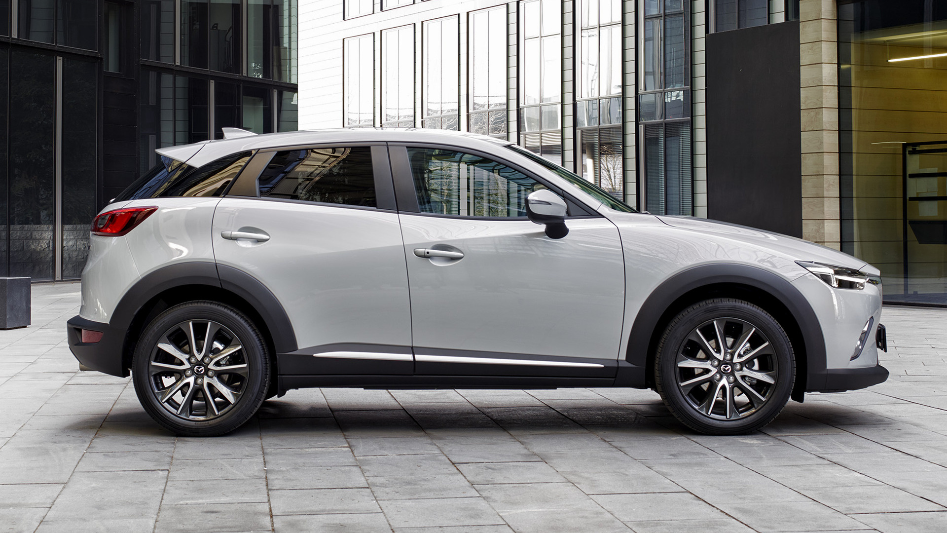 Nissan Qashqai Vs Mazda Cx3 - HD Wallpaper 
