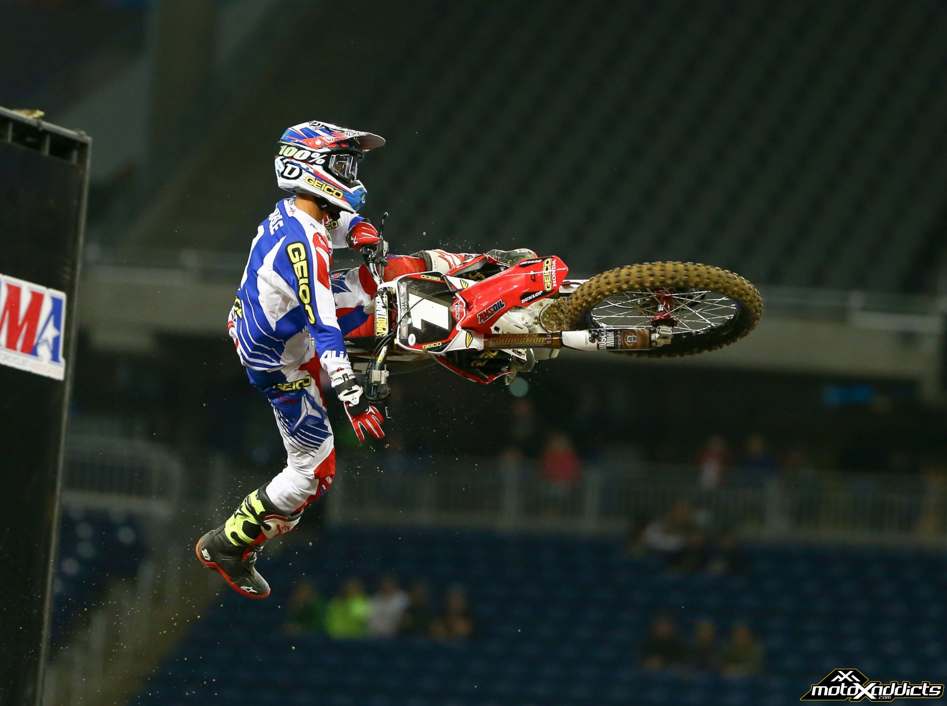 2015 Supercross Wallpaper - Supercroos Whip - HD Wallpaper 