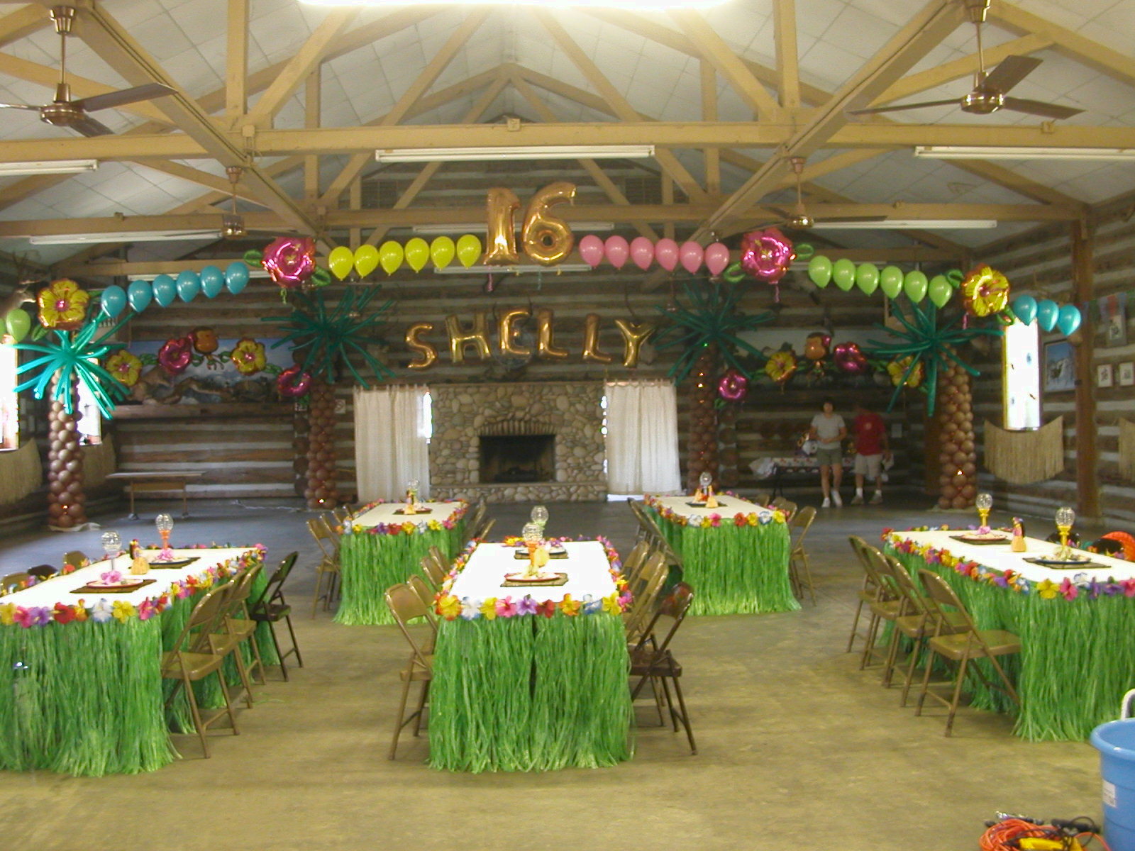 Luau Themed Balloon Decorations For 16th Birthday - Decor Hawaiian Theme Party - HD Wallpaper 