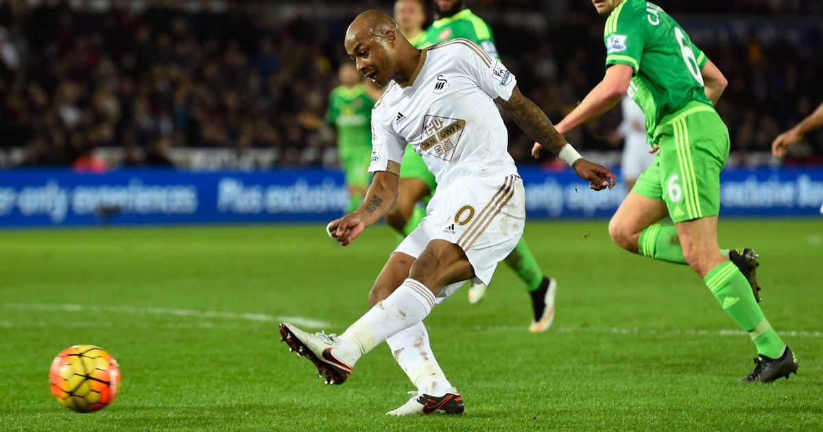 Andre Ayew Of Swansea City Scores His Team S Second - Kick Up A Soccer Ball - HD Wallpaper 