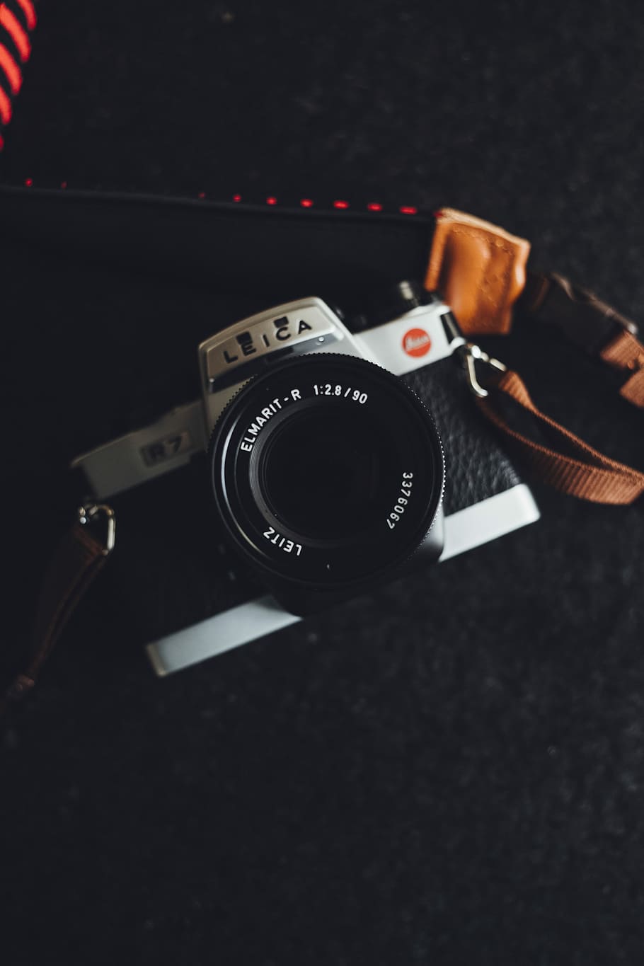 Black And Gray Leica Bridge Camera With Brown Sling - Lock Screen Wallpaper Hd For Iphone - HD Wallpaper 