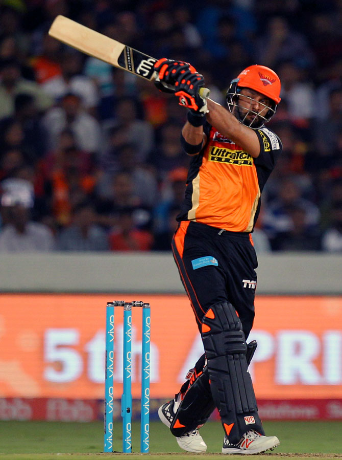 Yuvraj Sing - Yuvraj Singh In Sunrisers Hyderabad - HD Wallpaper 