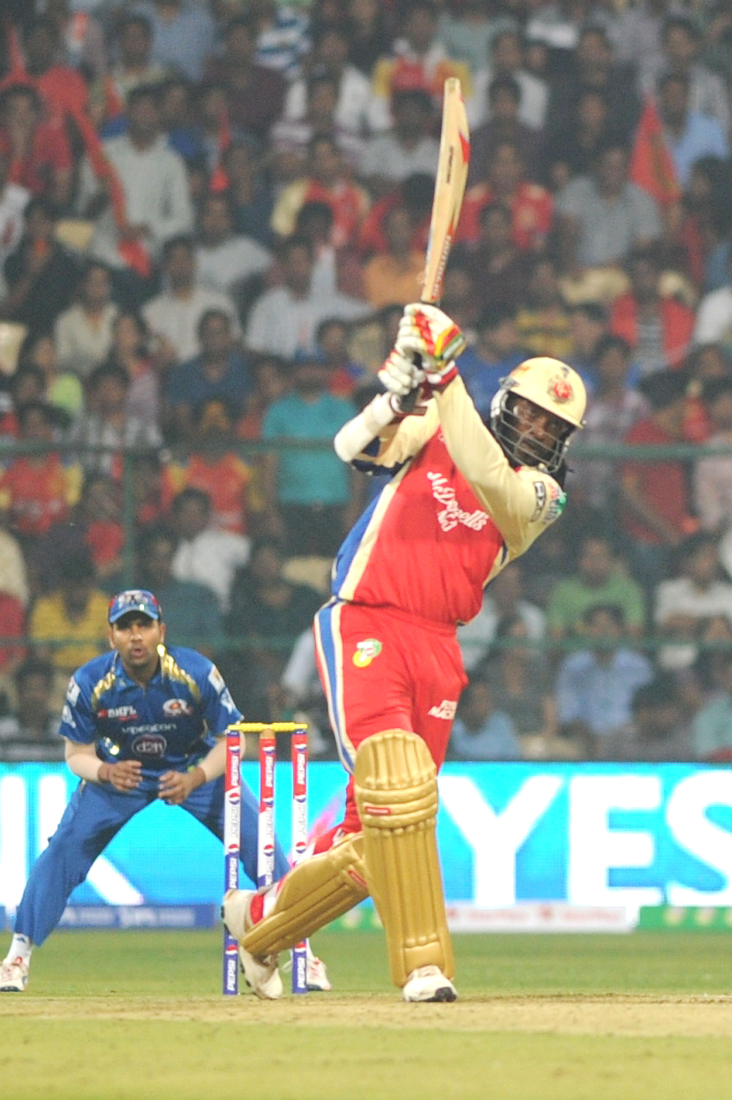 Chris Gayle Powered An Unbeaten 92 For Rcb During The - Royal Challengers Bangalore - HD Wallpaper 