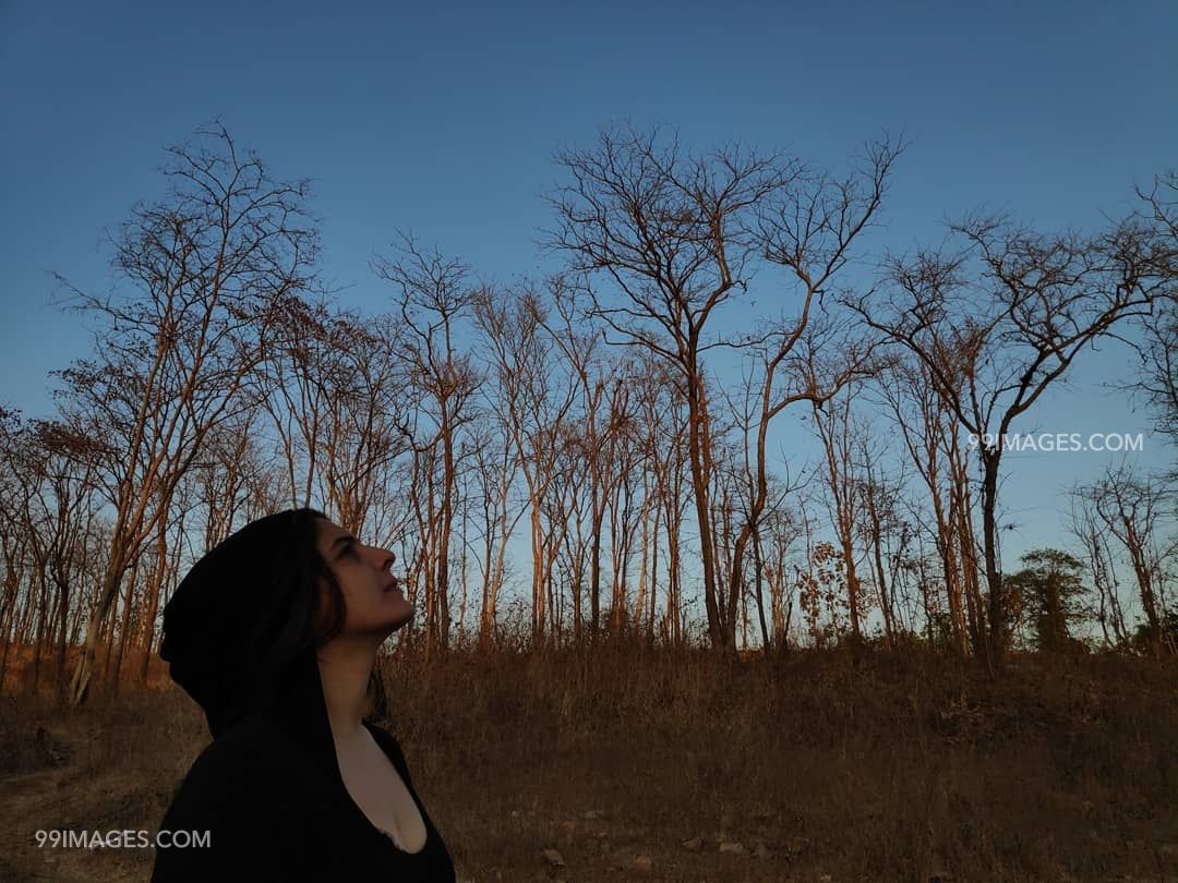 Isha Talwar Hot Hd Photos & Wallpapers For Mobile (30099) - HD Wallpaper 