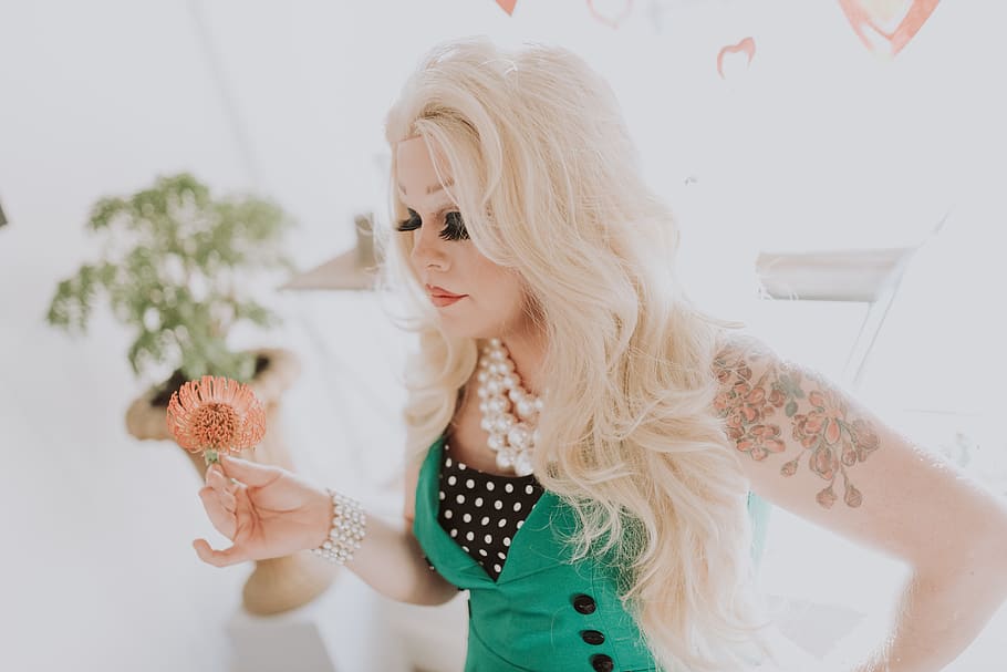 Drag Queen, Blonde, Kiki, Floral, Flower, Hair, Blond - HD Wallpaper 