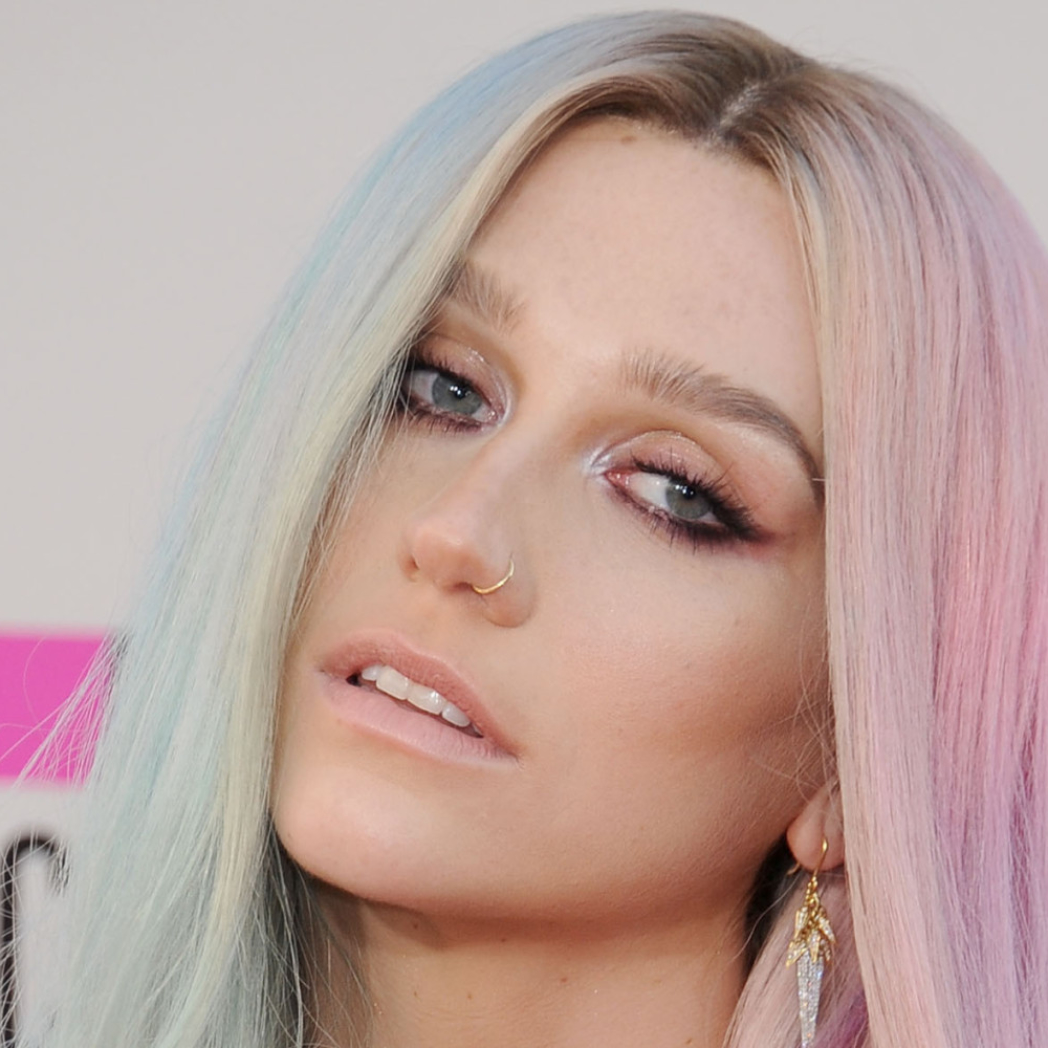 Kesha Wallpaper - HD Wallpaper 