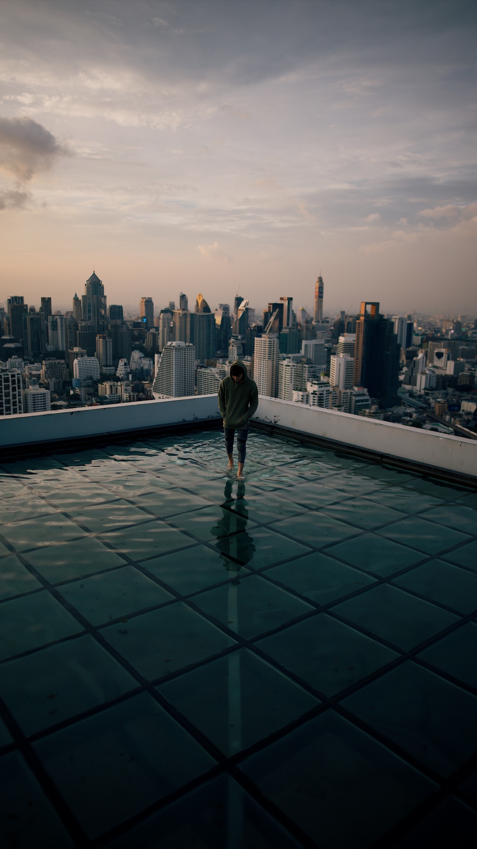 Wallpaper Man, Roof, Water, City, Horizon, Wet, After - Rooftop Of A Building - HD Wallpaper 
