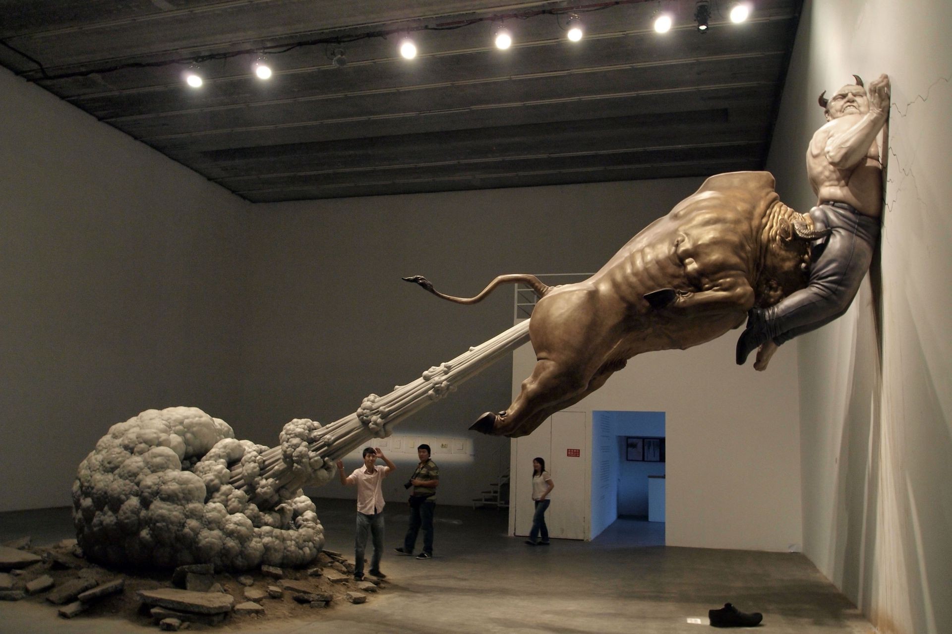 Creative Sculpture Statue One Art Adult Museum Religion - Farting Bull Sculpture - HD Wallpaper 