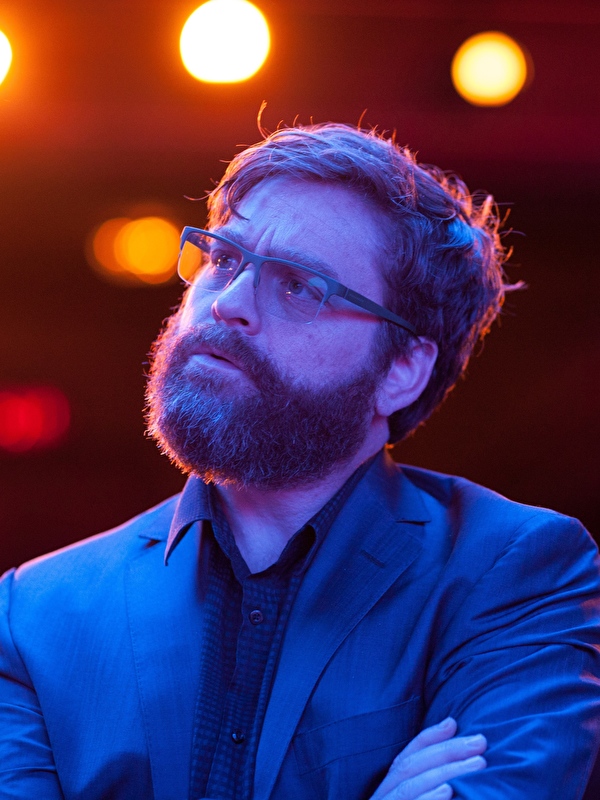 Zach Galifianakis Wearing Glasses - HD Wallpaper 