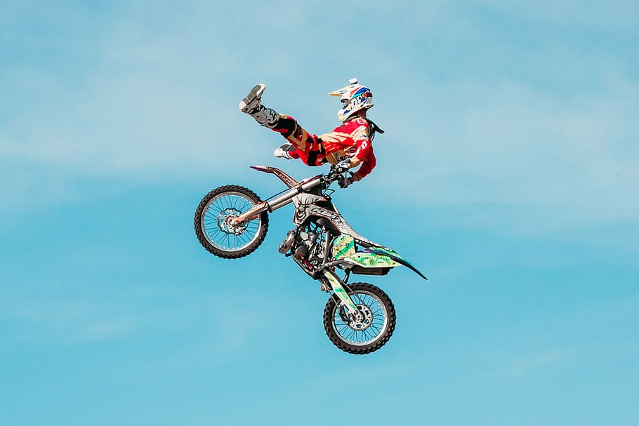 Man Doing Air Stunt On Motocross Dirt Bike, Fmx, Extreme, - Motorcycle Stunt Air - HD Wallpaper 
