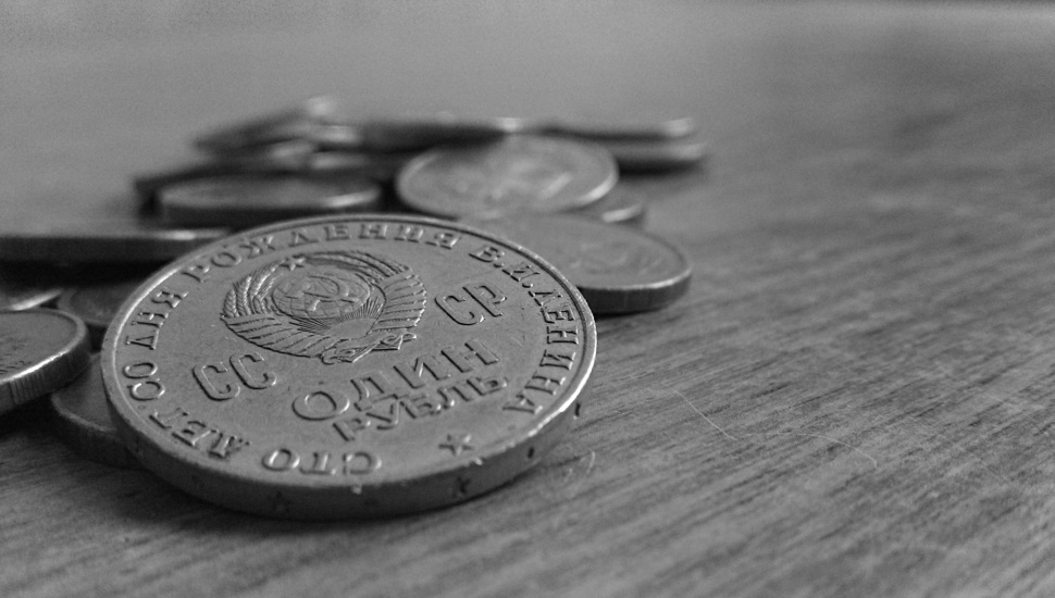 Hammer, Lenin, Table, Coat Of Arms, Money, Hammer, - Imagens 2560x1440 Moedas - HD Wallpaper 