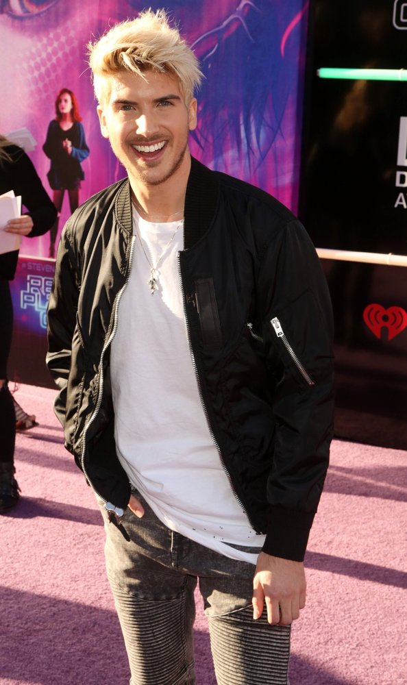 Joey Graceffa 2018 Ready Player One - HD Wallpaper 