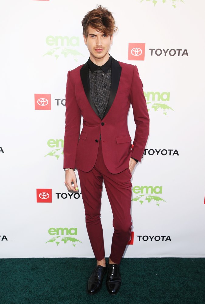 29th Annual Environmental Media Awards - Tuxedo - HD Wallpaper 