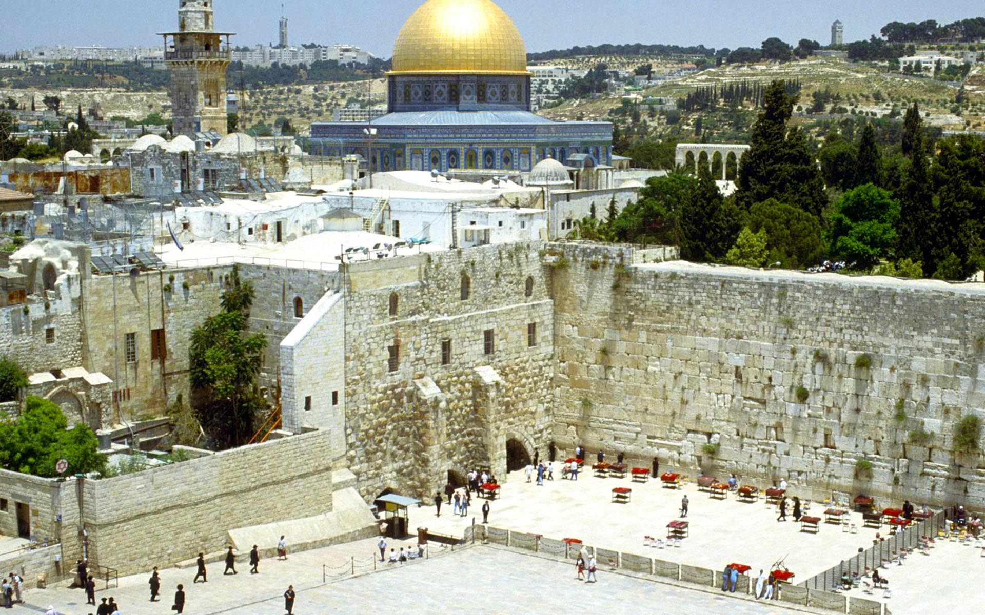 Western Wall And Omar Mosque Jerusalem Israel Wallpaper - Western Wall And Mosque - HD Wallpaper 