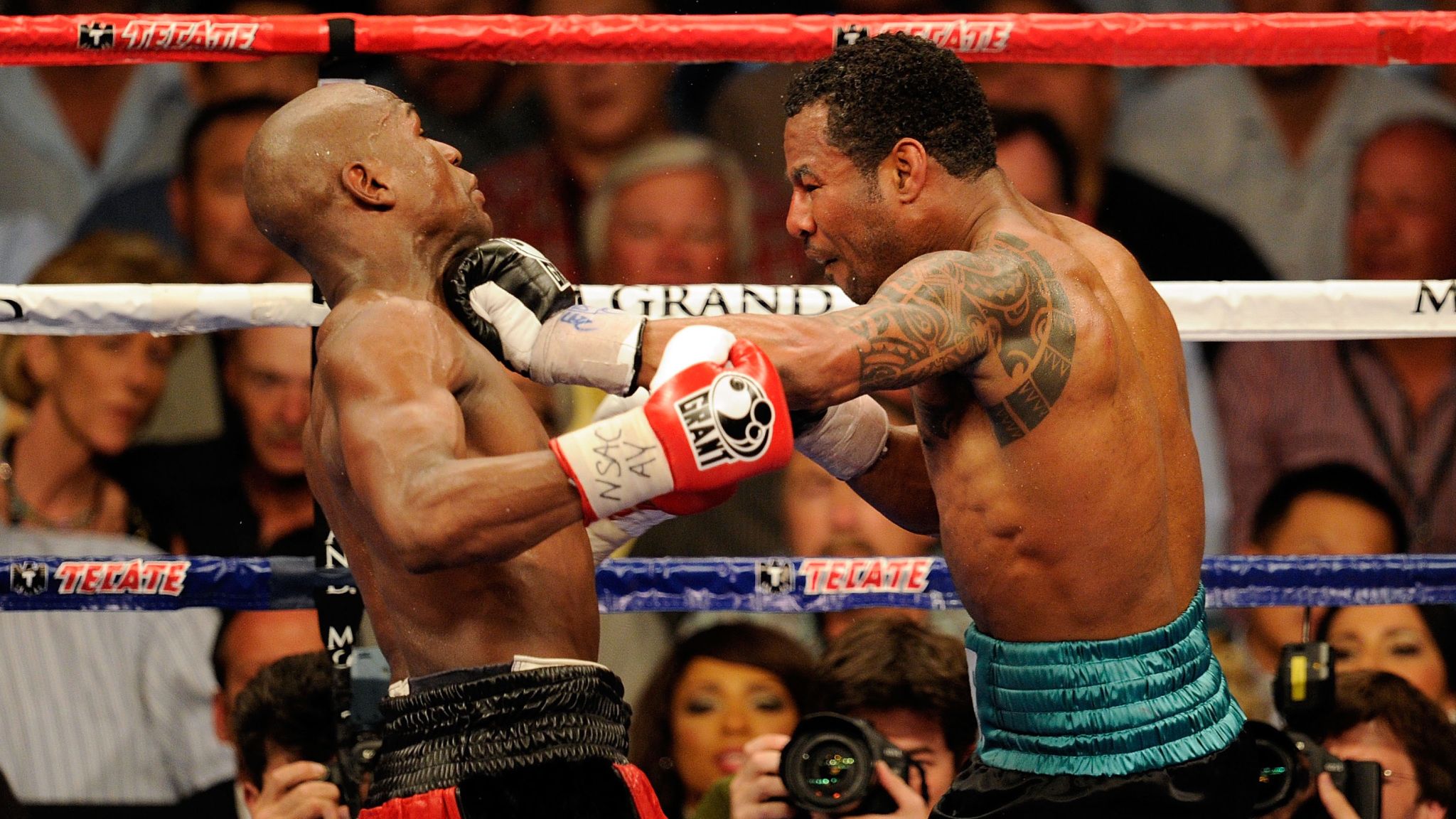 Shane Mosley And Floyd Mayweather Met Back In - Shane Mosley - HD Wallpaper 