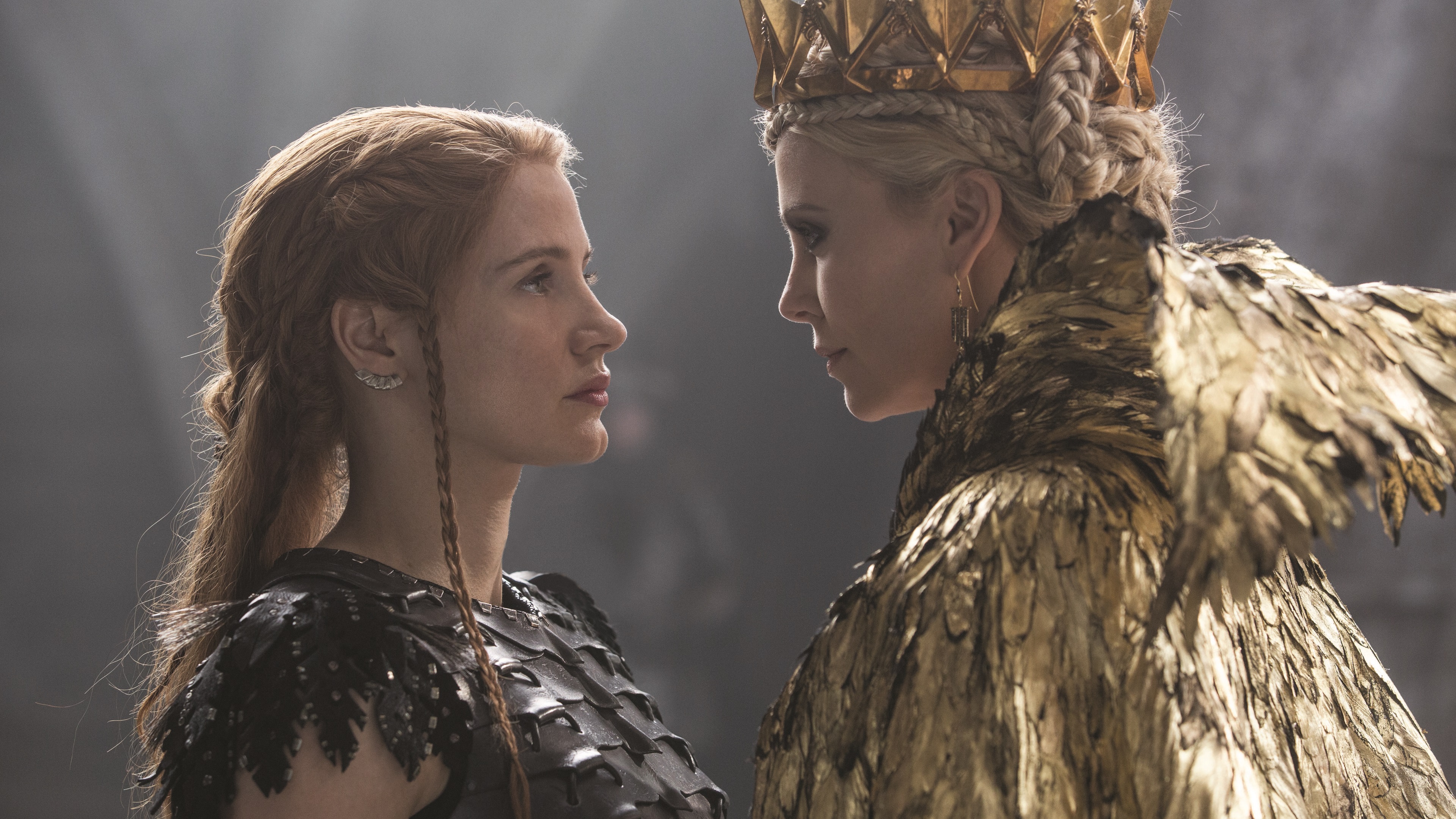 Wallpaper Charlize Theron, Jessica Chastain, The Huntsman - Jessica Chastain Huntsman Winter's Charlize Theron - HD Wallpaper 