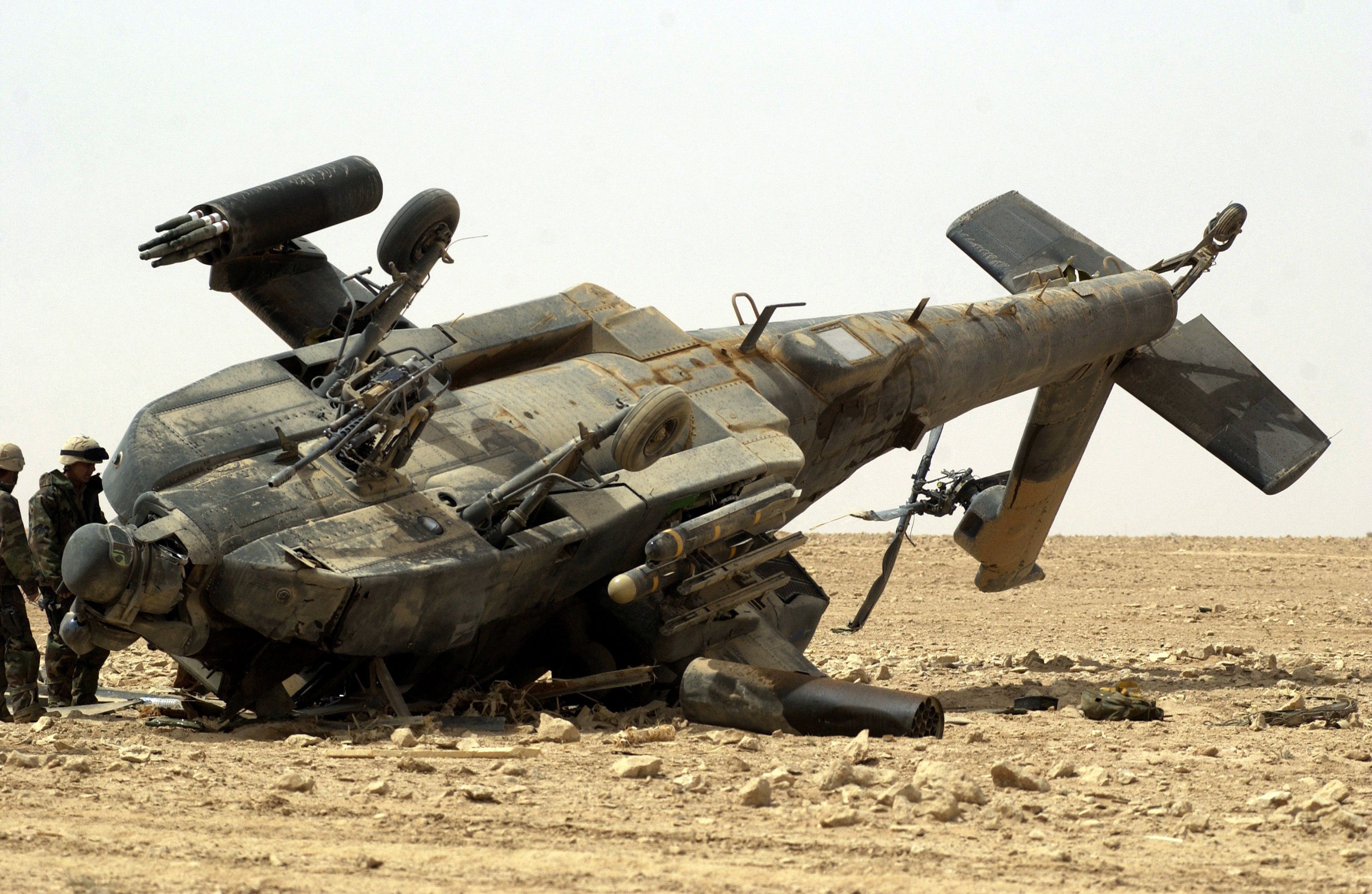 Crash, Pustinya, Iraq - Apache Helicopter Crash - HD Wallpaper 