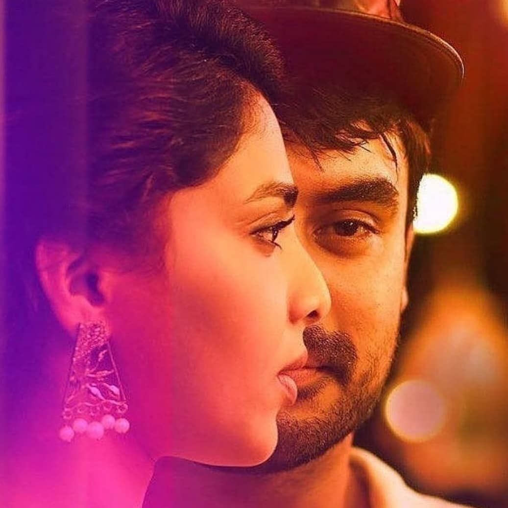 Tovino Thomas And Aishwarya Lakshmi - HD Wallpaper 