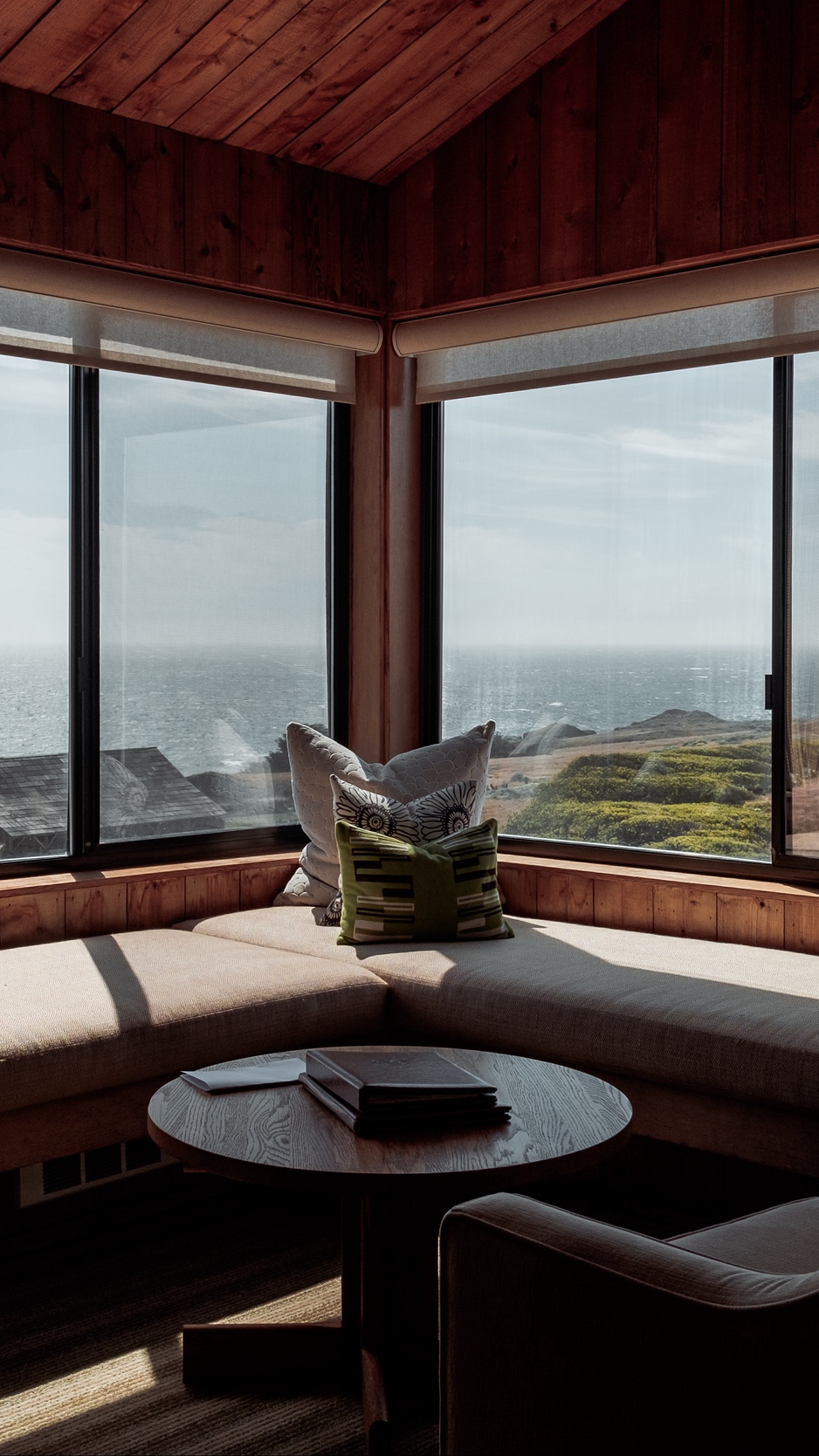 Wallpaper Room, Window, Pillows, Furniture - Iphone Wallpaper Room - HD Wallpaper 